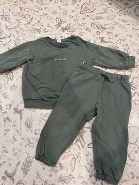 Green Sweatshirt & Jogger Set